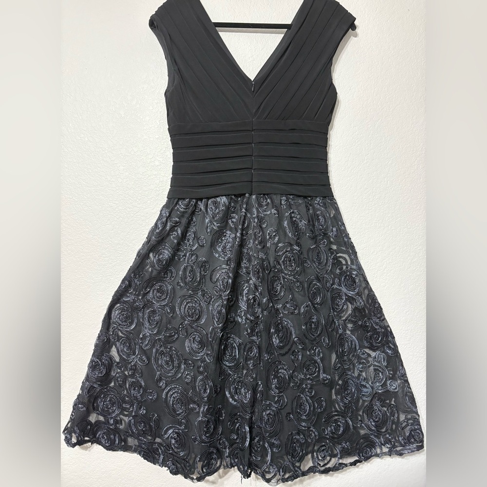 Adrianna Papell Elegant Black Cocktail, Party Dress, Sleeveless, Pleated Bodice - Picture 3 of 14